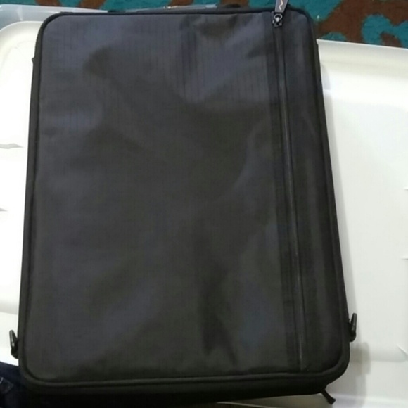 Higher ground laptop case - Picture 3 of 3